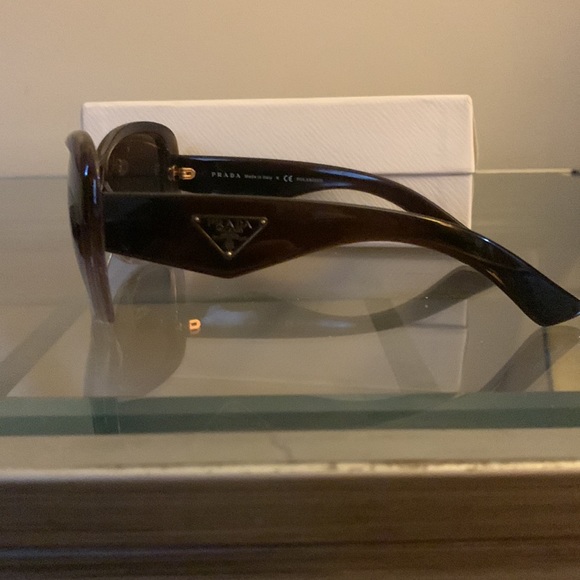 100% Authentic PRADA Sunglasses with original case and box - Picture 4 of 6